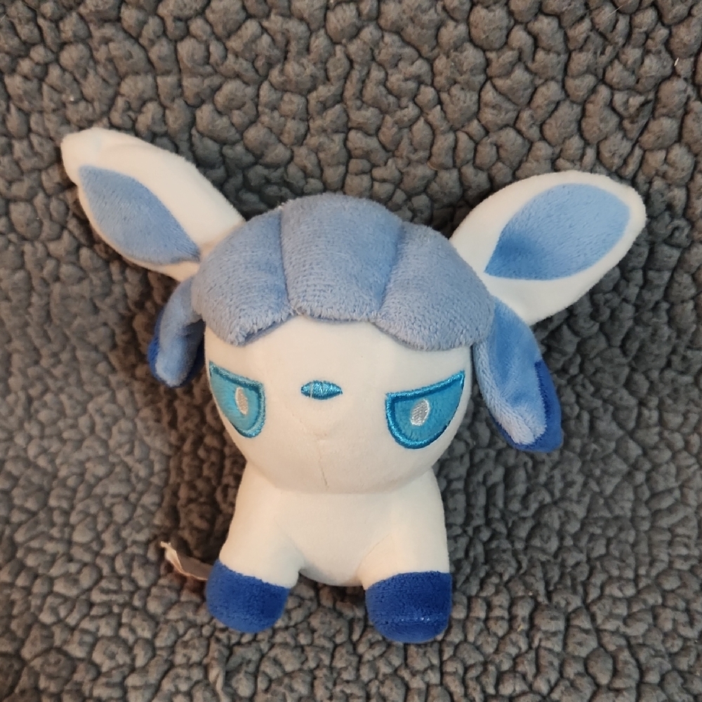 2013 Pokemon Center Glaceon Plush 5 Inches